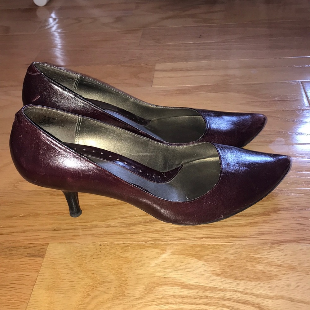 Kenneth Cole Reaction Dark Maroon Pumps